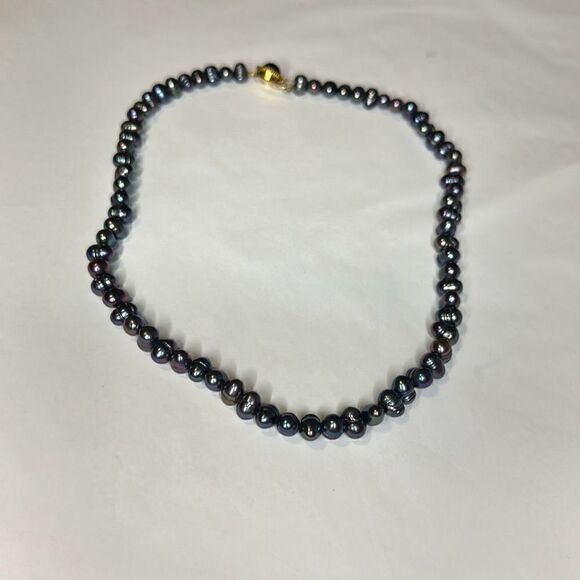 Iridescent Navy Pearl Necklace - Picture 5 of 6